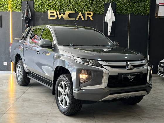 MITSUBISHI L200 TRITON 2.4 16V TURBO DIESEL SPORT GLS CD 4P 4X4 AUTOMÁTICO